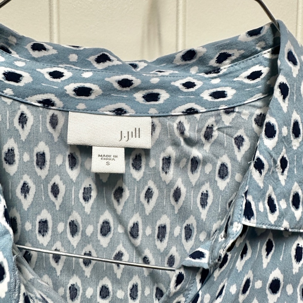 J. Jill Sleeveless Blue Patterned Women's Top - Picture 2 of 4